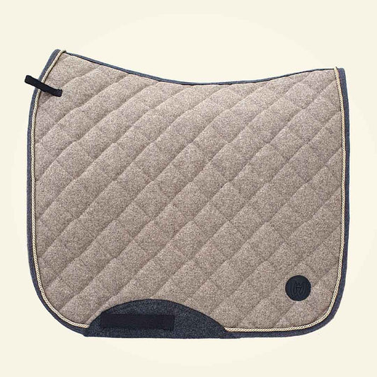 <tc>Saddle pad</tc>  <tc>Classic</tc> dressage Eco, made of 100% wool