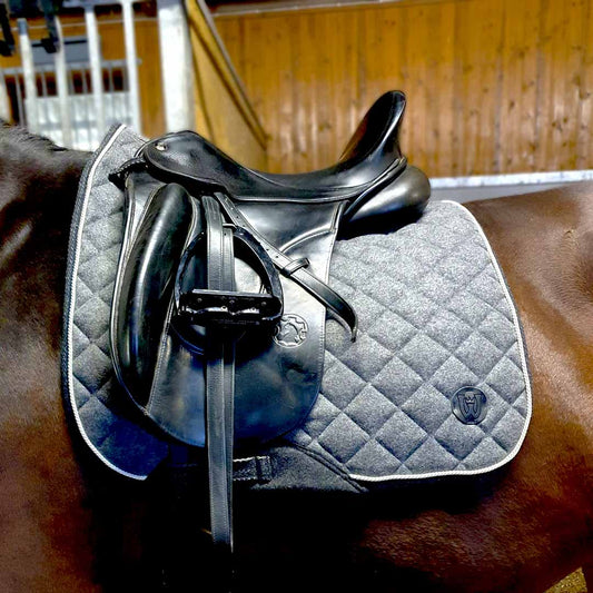 <tc>Saddle pad <tc>Classic</tc> dressage, 100% wool</tc>