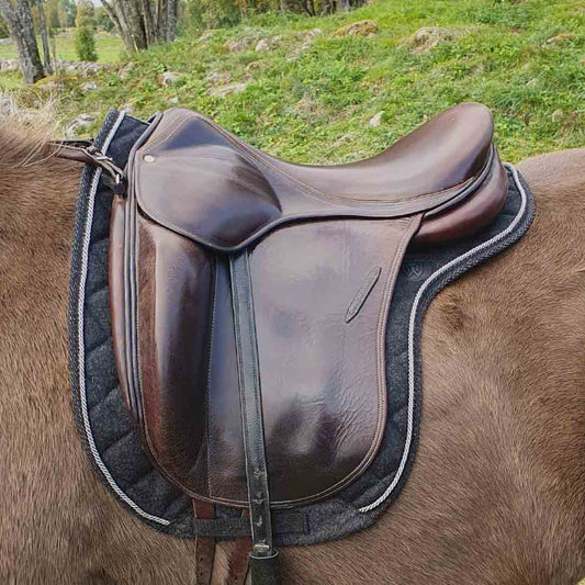 <tc>English saddle pad, 100% wool</tc>