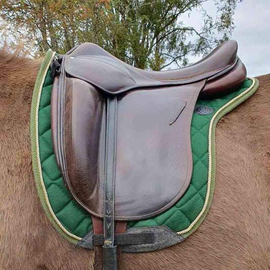 <tc>English saddle pad, 100% wool</tc>